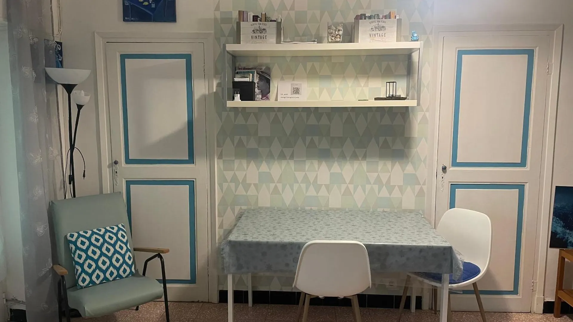 Welcome In The Cozy Blue Nest Pedestrian Menton