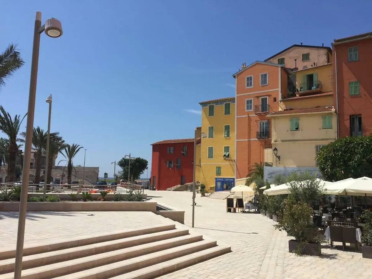 Welcome In The Cozy Blue Nest Pedestrian Menton 0*,