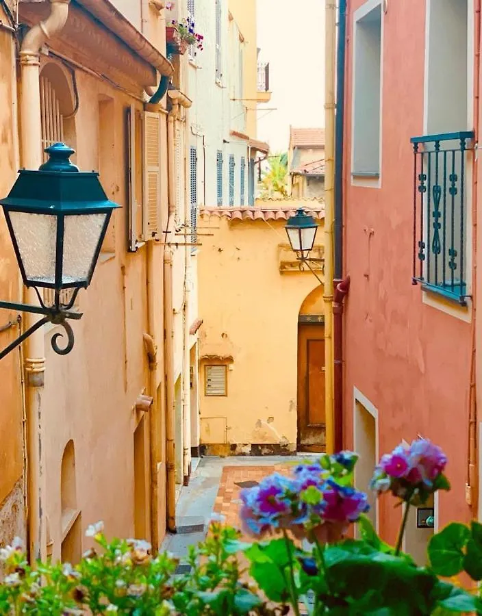 Welcome In The Cozy Blue Nest Pedestrian Menton 0*,  France
